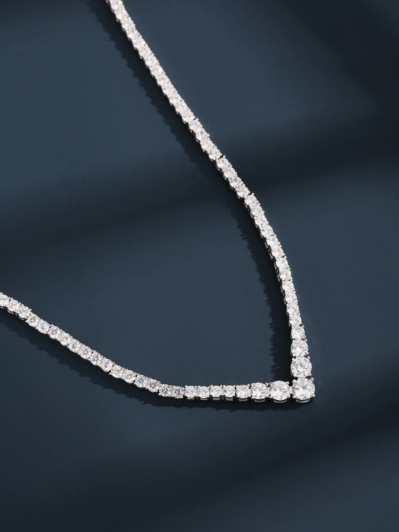 European and American New Personalized S925 Silver Zircon Necklace, Simple Necklace, Female Niche Design Sense