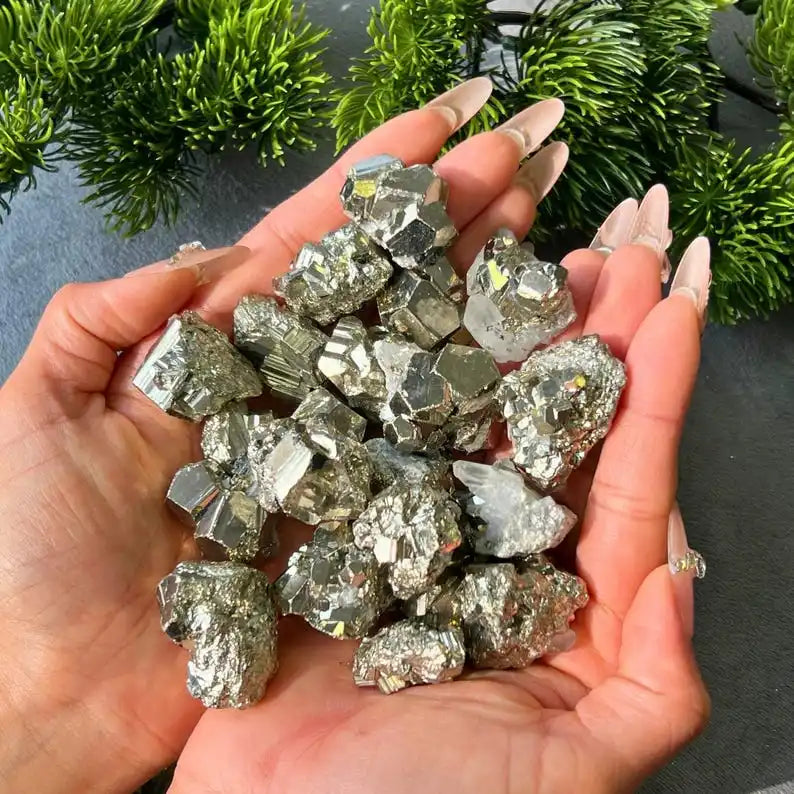 10-200g 1 Pcs AAAA+ Grade Natural Pyrite Rough Stone, Irregular Chalcopyrite Ore Rock Mineral Sample Raw Material Mineral deco